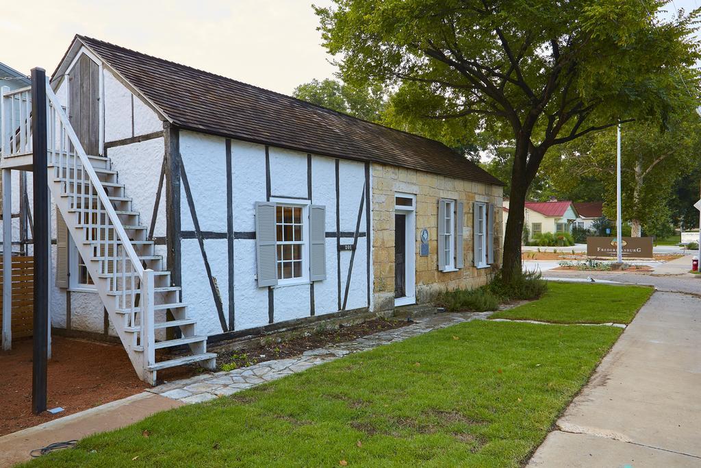 Fredericksburg Inn And Suites Eksteriør billede